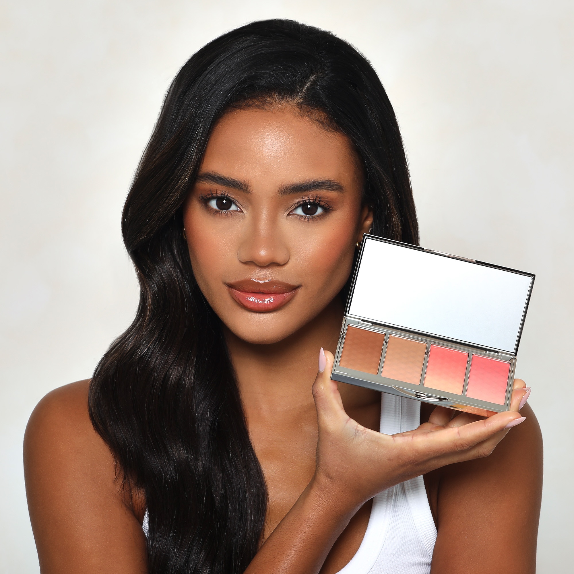 GET CHEEKY FACE POWDER PALETTE BY ICONIC LONDON (PALETA DE RUBORES Y BRONCEADORES PARA MEJILLAS)